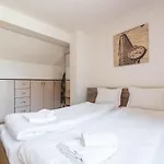 Cozy Space Near Grand Mall Apartament *